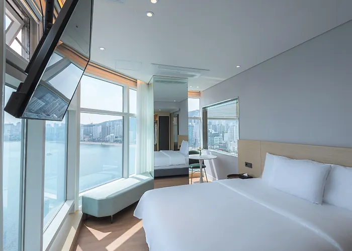 Hotel The Marine View